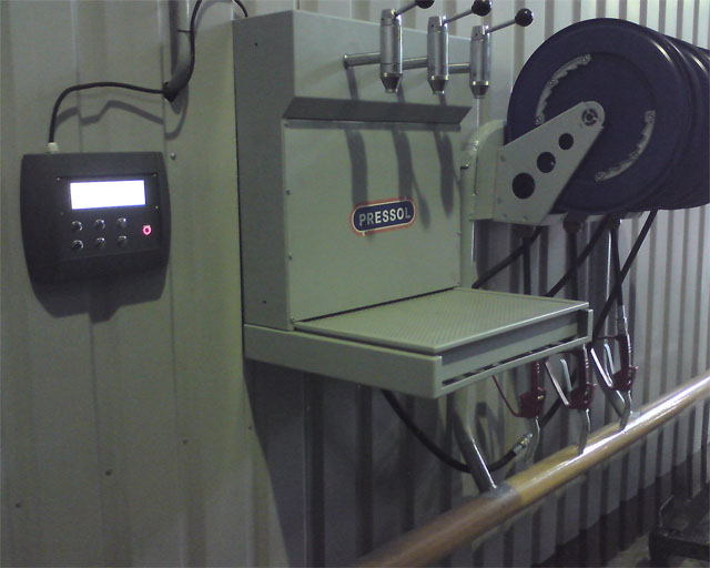 Система раздачи масла с внешней панелью управления на базе оборудования PRESSOL